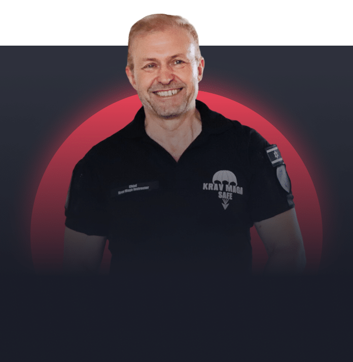Jan Gleitsmann ist Krav Maga Full Instructor, Inhaber KM SAFE Pulheim, ehem. Bundeswehrsoldat mit Einsatzerfahrung: Kubotan und taktischer Messerkampf.